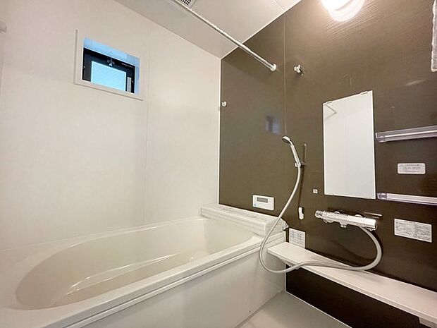 【同仕様】大きなバスルームでお子様と楽しいバスタイムになりそうですね。