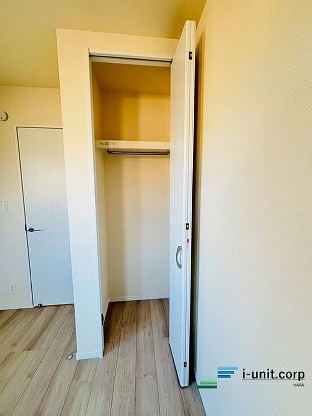 奥行きのある収納クローゼットで家族の荷物も楽々収納♪