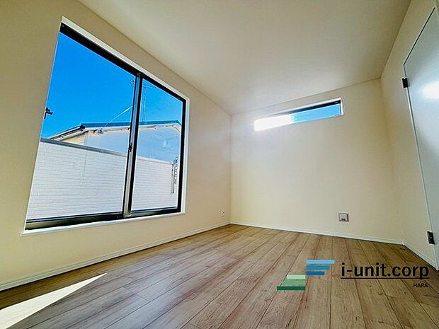 2面採光の明るいお部屋です。