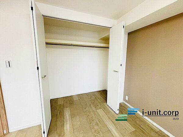 各居室にはクローゼットを完備し、家具の配置にも困らない設計がされています。採光と通風のバランスがほどよく絶妙です。