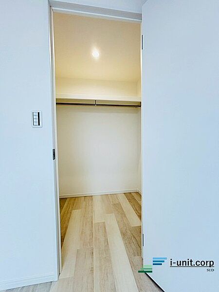 楽々片付けができる収納スペース。ご家族の洋服やお荷物などがスッキリと片付き、日々の空間を広々と演出してくれる手助けになりますね♪
