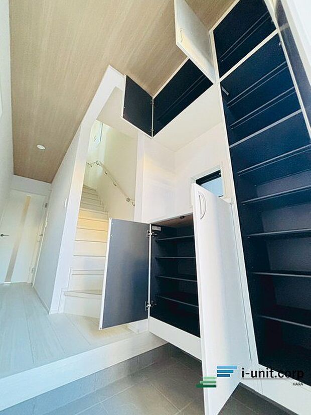 大容量シューズインクローゼットで玄関も片付きます。