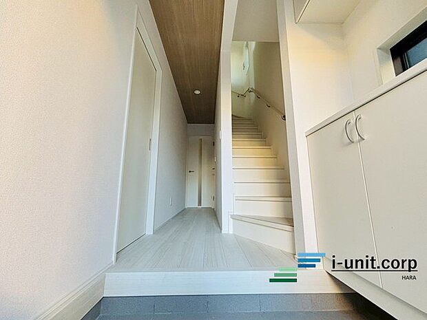 毎日みんなを見送り、迎え入れる我が家の顔となる玄関。