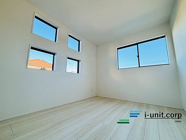 飾りすぎずシンプルで洗練された内装。