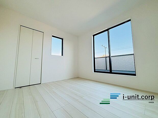 2面採光の明るいお部屋です。