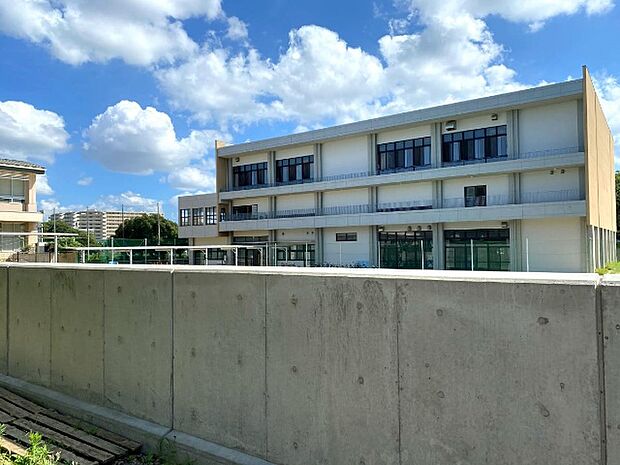 中学校「習志野市立第二中学校まで741m」