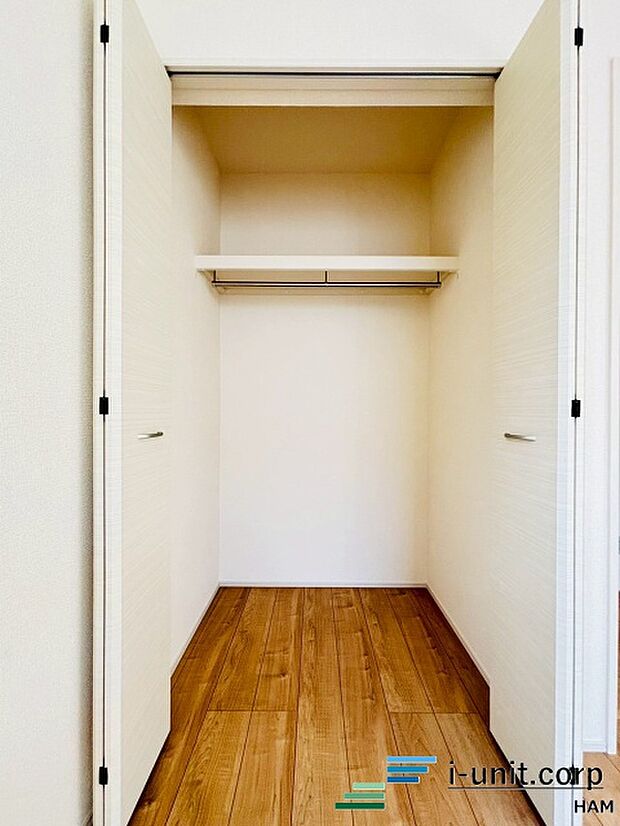 各居室にはクローゼットを完備し、家具の配置にも困らない設計がされています。採光と通風のバランスがほどよく絶妙です。