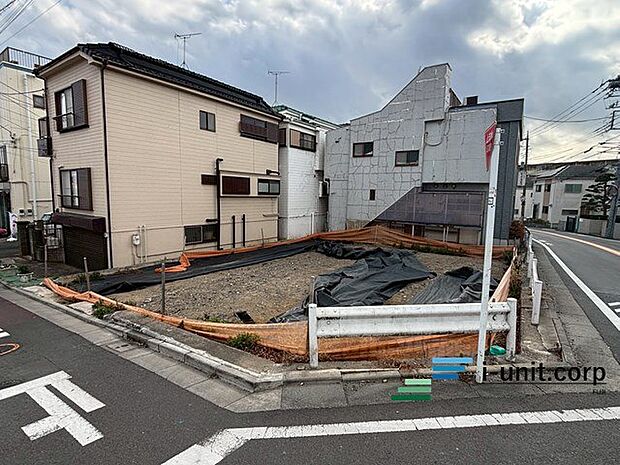 角地で日当たり良好です。