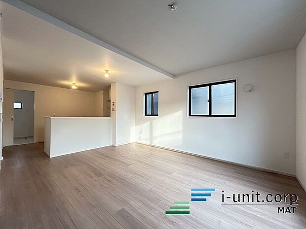 白を基調とした清潔感のあるデザインです。