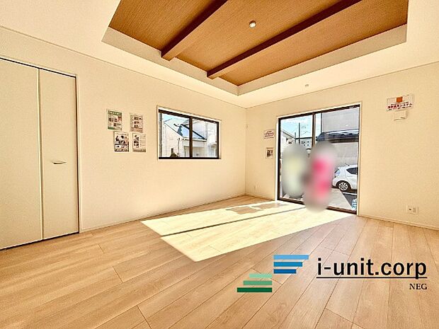 明るく開放的な空間が広がるリビングダイニング。