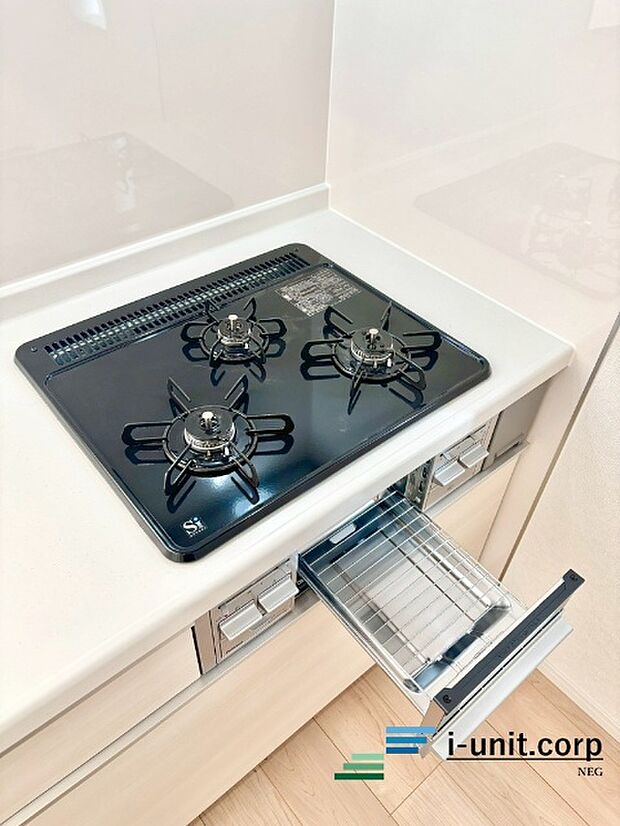 三口コンロで料理も捗りますね。