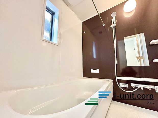 一日の疲れを癒すための浴室はゆとりあるサイズを採用。