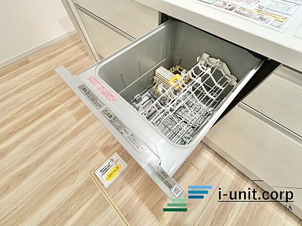 食洗機もついており、奥様にやさしいキッチンスペースになっています。