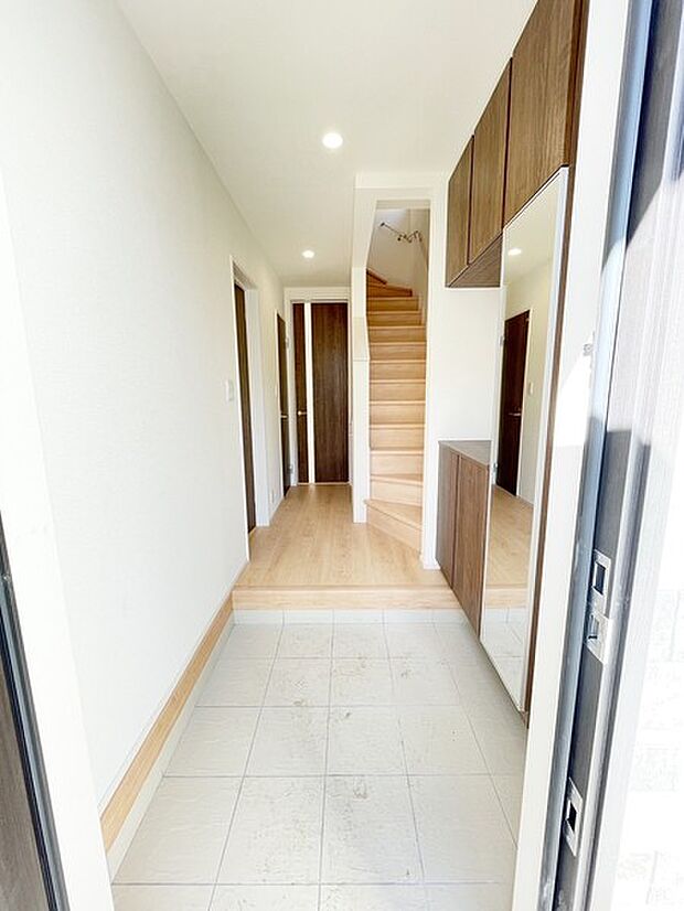 【同仕様】明るく清潔感のある、我が家の顔となる玄関