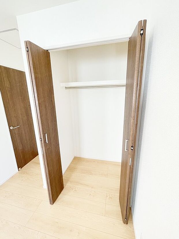 【同仕様】充実の収納スペースでお部屋を広く快適に