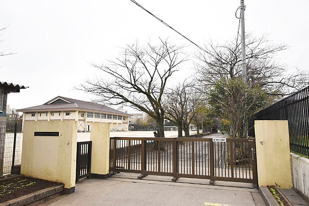 中学校「市川市立第一中学校まで2500m」