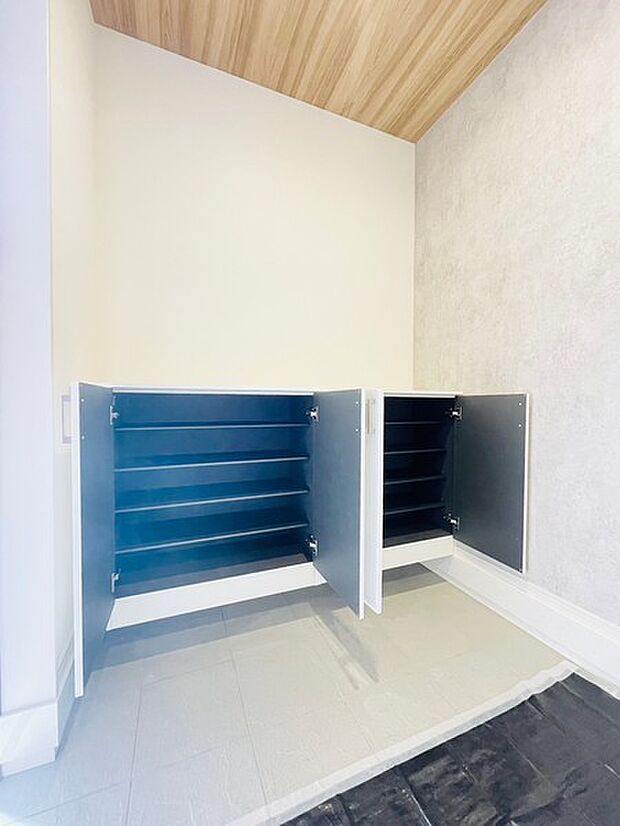 【同仕様】家族全員の靴を収納出来ますね