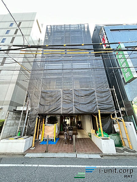 駅前にはお買い物に便利な施設が充実。
