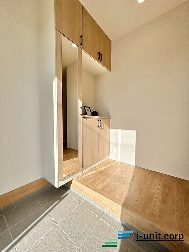 毎日みんなを見送り、迎え入れる我が家の顔となる玄関。