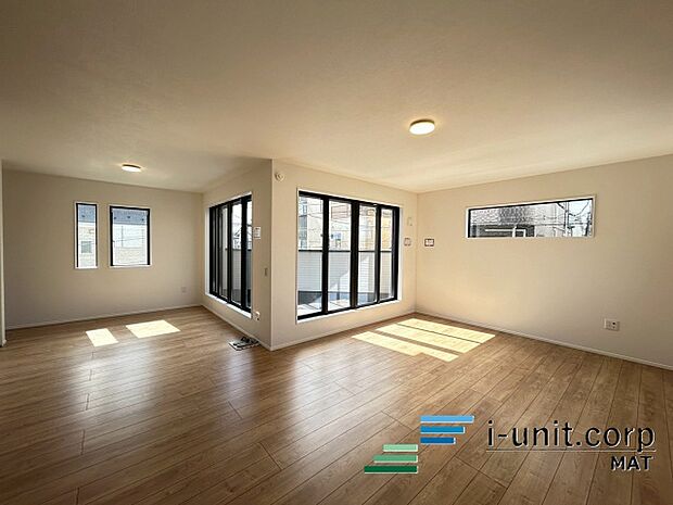 シンプルでいて洗練された飽きの来ないデザインです。