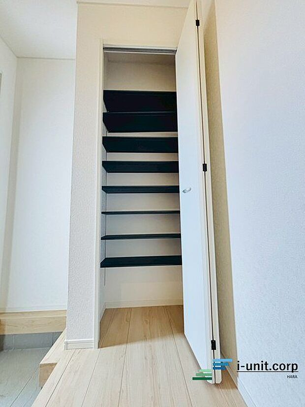 大容量シューズインクローゼットで玄関も片付きます。