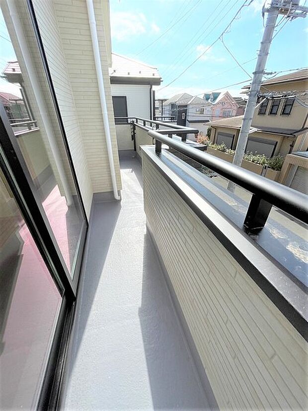 【同仕様】陽当たりがいいバルコニーなので毎日の【施工例】洗濯物もすぐに乾きそうですね！
