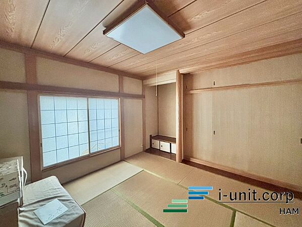 心と体をゆったりと安らげる空間。寝室のゆとりが大きい分だけ、暮らしの安らぎは深まります。一日の疲れを癒すだけでなく、ご夫婦の親密な語らいを紡ぎ出します。