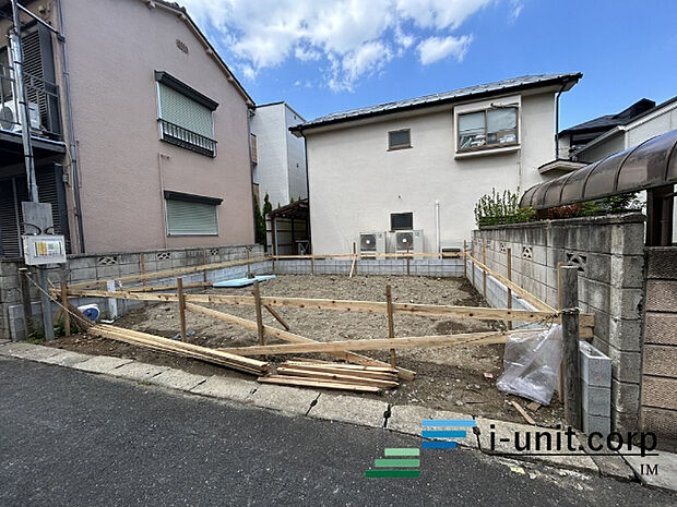 コンビニやスーパーが徒歩圏内です。