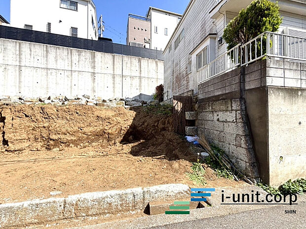 スーパー・ドラックストア徒歩圏内。