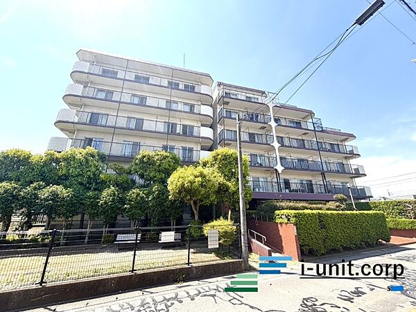 広々バルコニー付き。最上階につき眺望良好。