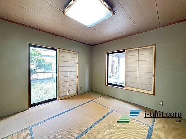 飾りすぎずシンプルで洗練された内装。