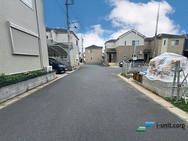 前面道路です