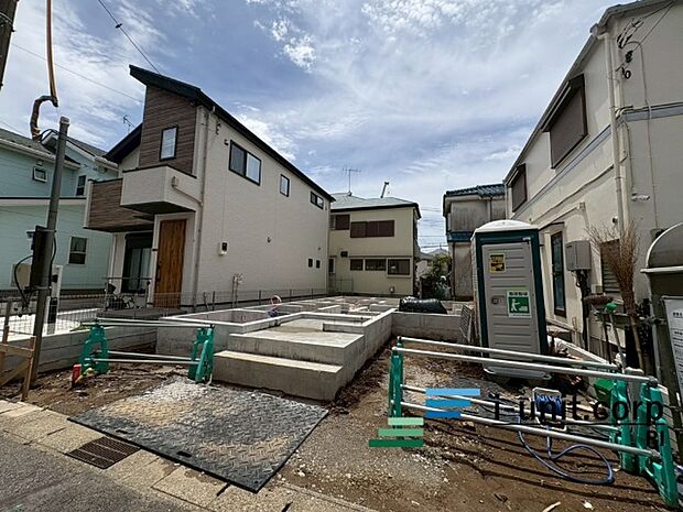 京成線「菅野」駅徒歩18分です。