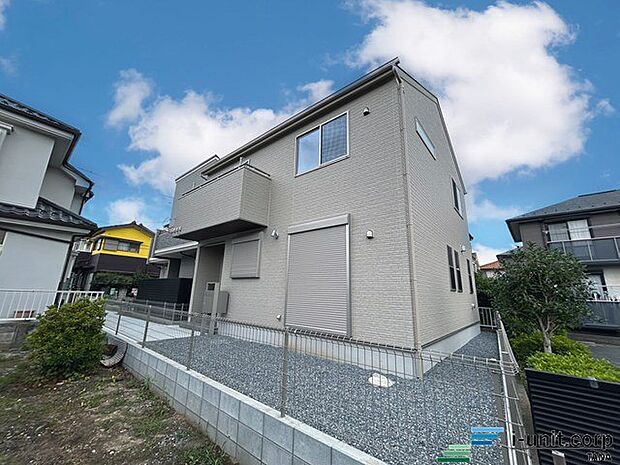 電動シャッターを採用しているため、防犯性と快適性にも配慮を施しています!