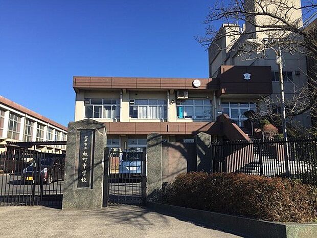 中学校「松戸市立旭町中学校まで700m」