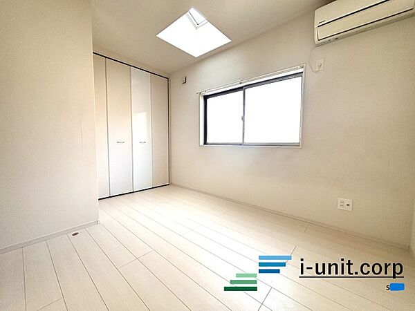 お部屋自体もとっても明るいのは魅力的な点の一つですね！