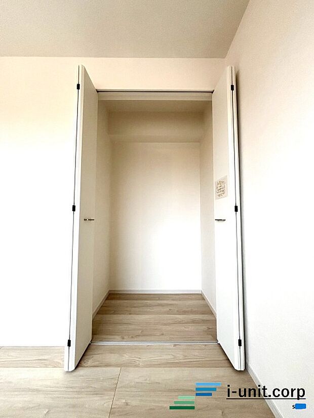 収納ですっきりお部屋も片付きます。面採光の明るいお部屋です。