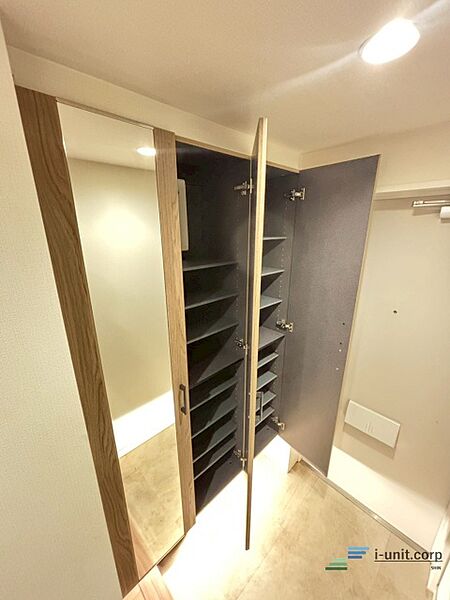 大容量シューズインクローゼットで玄関も片付きます。