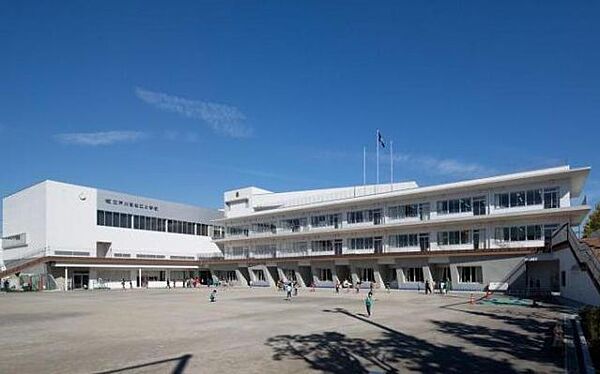 小学校「江戸川区立松江小学校まで640m」