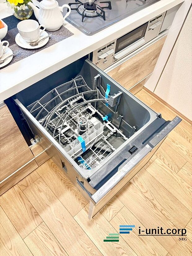 食器洗いの手間&時間が軽減できるアイテム。高温水や高圧水流を使うことにより効率よく食器洗浄できます。