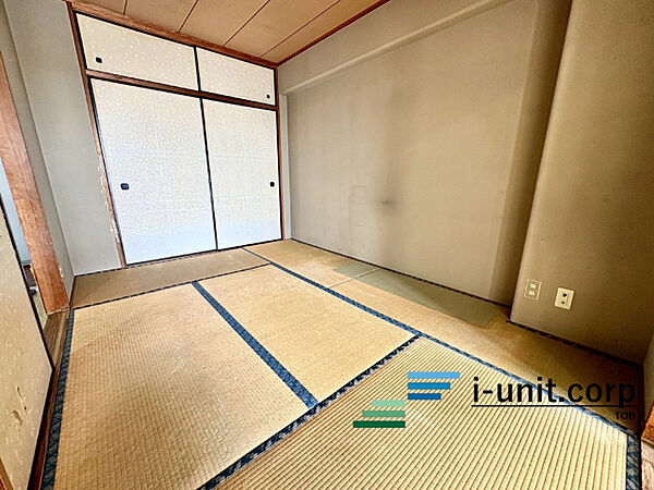 飾りすぎずシンプルで洗練された内装。