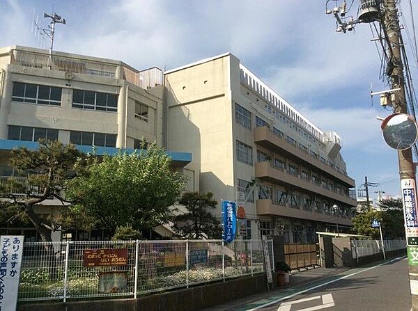 小学校「市川市立幸小学校まで750m」