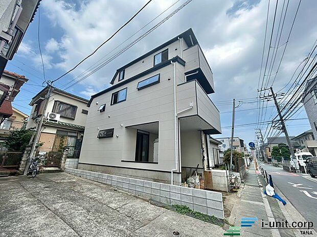 全室収納付き＆床暖房を備えています。