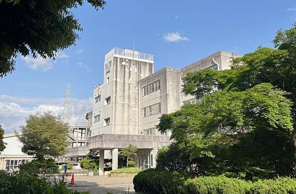 中学校「八千代市立高津中学校まで1710m」