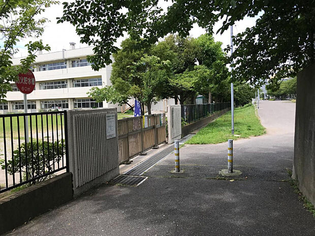 小学校「浦安市立東小学校まで160m」