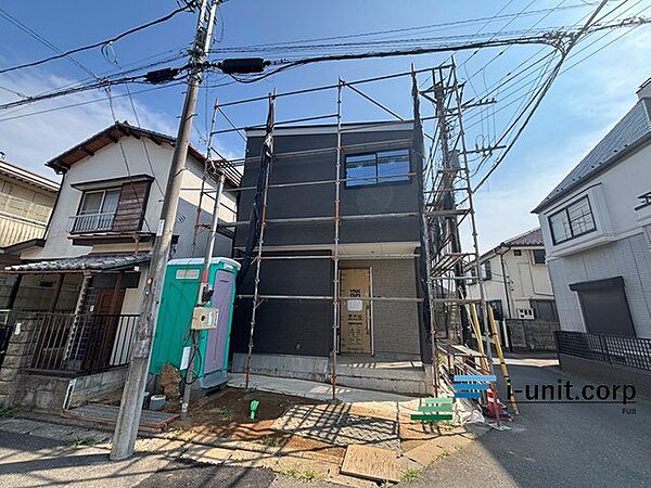 東武野田線「塚田」駅徒歩17分です。
