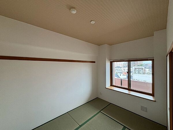 心と体をゆったりと安らげる空間。寝室のゆとりが大きい分だけ、暮らしの安らぎは深まります。一日の疲れを癒すだけでなく、ご夫婦の親密な語らいを紡ぎ出します。