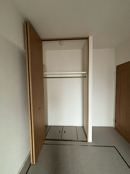 明るいお部屋はゲストのおもてなしの空間にも変化しますよ！使いやすいようにアレンジも〇