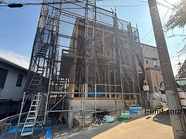 東武野田線「馬込沢」駅徒歩14分です。