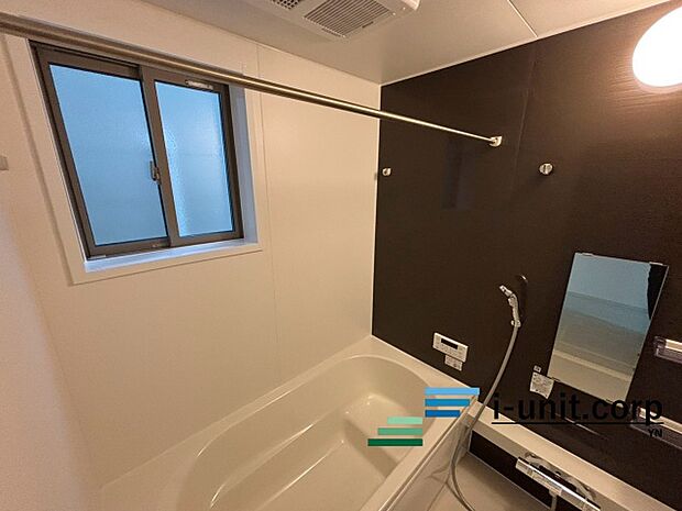 癒しの空間バスルームです。天気に左右されずに洗濯物を乾かせる、浴室乾燥機＆オートバス機能付きです。一日の疲れをお風呂で癒してください。